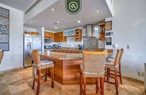 La Cruz de Huanacaxtle Condo | B Nayar-Taib 402 | 3BR/3BA Nuevo Vallarta, pool, hot tub