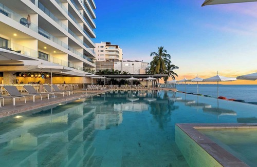 Bucerias Apartment | Bantay 1D | Beachfront 3BR Condo w/Ocean Views + Pool