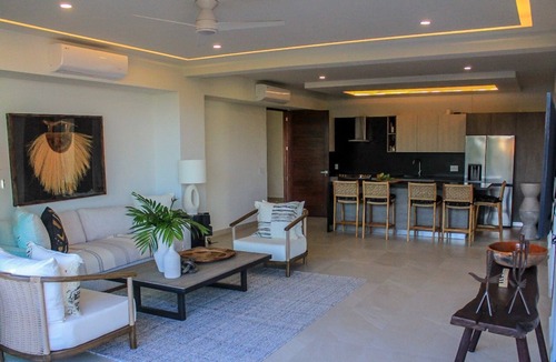 San Francisco Condo | Beachfront Condo 3 Bedrooms 3 Bathrooms with Heated Pool and steps to Town