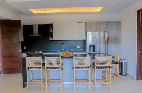 San Francisco Condo | Beachfront Condo 3 Bedrooms 3 Bathrooms with Heated Pool and steps to Town