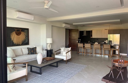 San Francisco Condo | Beachfront Condo 3 Bedrooms 3 Bathrooms with Heated Pool and steps to Town