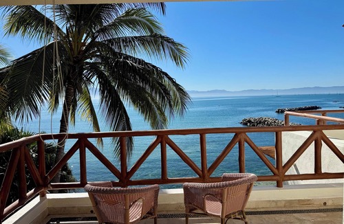 La Cruz de Huanacaxtle House | Beachfront Villa at Punta Esmeralda