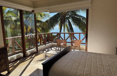 La Cruz de Huanacaxtle House | Beachfront Villa at Punta Esmeralda
