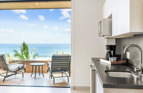 San Francisco Condo | Beachfront Penthouse Studio with Ocean Views