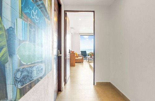 San Francisco Condo | Beachfront Penthouse Studio with Ocean Views