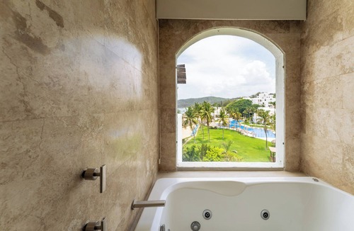 Santa Maria Huatulco Villa | Beachfront | Resort Amenities | Multiple Pools