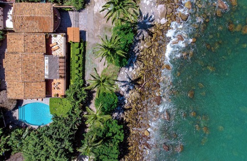 Conchas Chinas Villa | BEAUTIFUL AND LUXURY BEACHFRONT MANSION