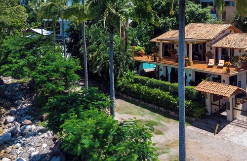 Conchas Chinas Villa | BEAUTIFUL AND LUXURY BEACHFRONT MANSION
