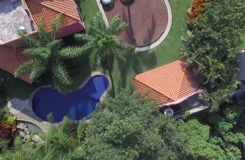 Chiconcuac House | Beautiful Colonial-Style House with a Pool and Green Spaces