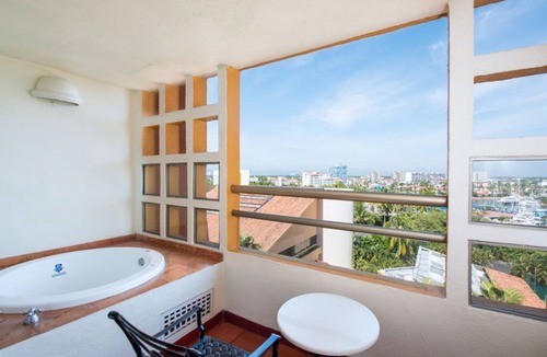 Marina Vallarta Hotel | Big Comfort in a Cozy Space – Studio with Resort Access