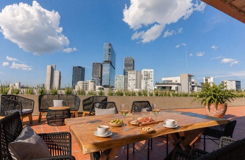 Providencia Apartment | Cama King · rooftop bar · Country Club Guadalajara · limpieza diaria
