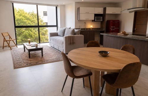 Providencia Apartment | Cama King · rooftop bar · Country Club Guadalajara · limpieza diaria