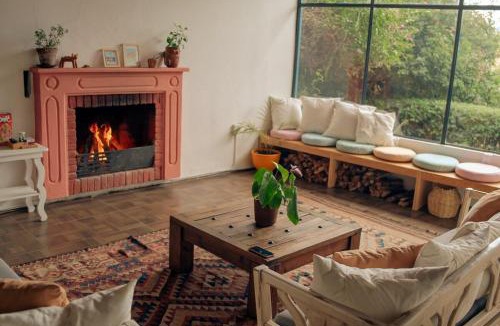 Del Cerrillo House | Casa Centralita, in centro with views, fire pit and tree house