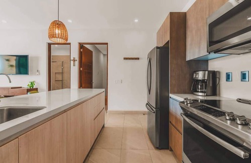 San Francisco Apartment | Casa De Vigil: Beachfront Oasis Ocean Views & Pool