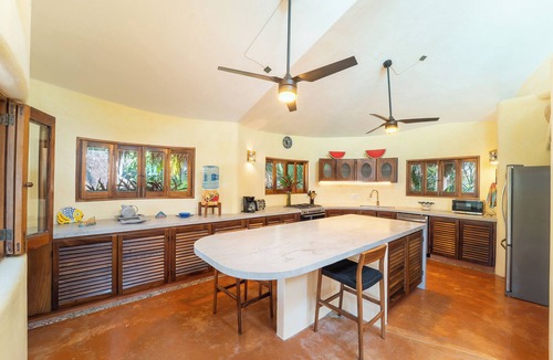 North End House | Casa Enamorada – Oceanfront Escape. 3-bedroom, 3-bath home. Superb location!