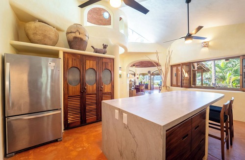 North End House | Casa Enamorada – Oceanfront Escape. 3-bedroom, 3-bath home. Superb location!