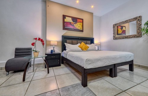 Romantic Zone Condo | Casa Leon Puerto Vallarta