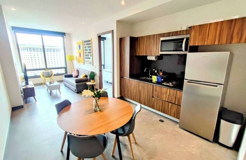 Cuauhtemoc Apartment | City View Oasis: KS Bed, Pool, Hot Tub & Gym, HS WIFI