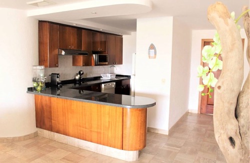Diamante Apartment | Condo with beach access @ Acapulco !