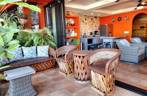 Cerro House | Curiel's Retreat Ocean View 2BR with Terrace and Heated Pool