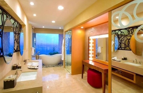 South Shore Hotel Area Resort | Designed for privacy and sophistication, this oceanfront suite has 1 king bed