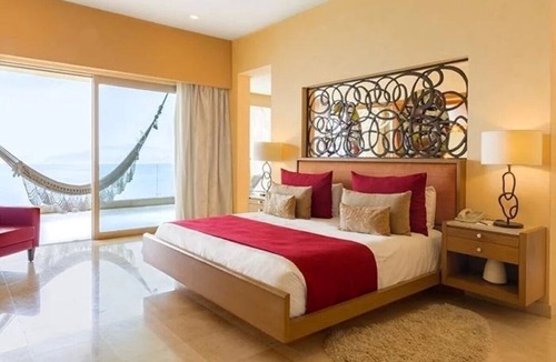 South Shore Hotel Area Resort | Designed for privacy and sophistication, this oceanfront suite has 1 king bed