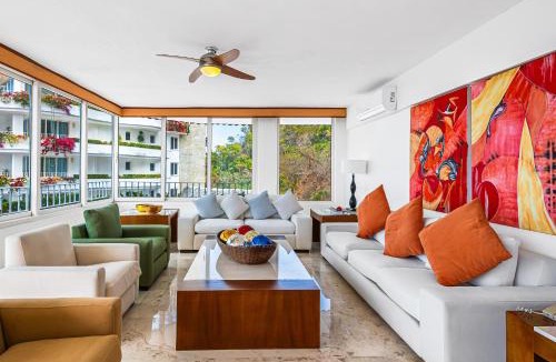 Conchas Chinas House | Elegant oceanview penthouse with private rooftop jacuzzi, pools & spa access
