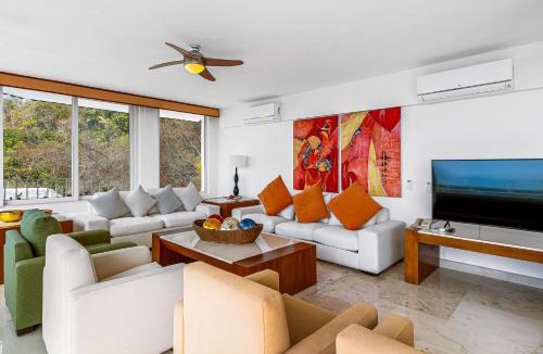 Conchas Chinas House | Elegant oceanview penthouse with private rooftop jacuzzi, pools & spa access