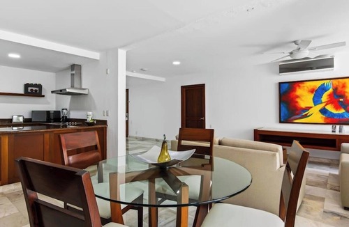 Conchas Chinas Apartment | Elegant suite with ocean-view pools, hot tub, gym, balcony & full kitchen