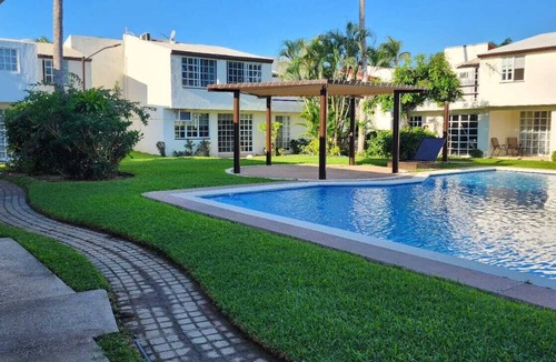 Granjas del Marques House | Family House for 10 People, Acapulco Diamante