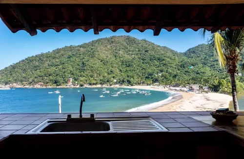 Yelapa House | Garcia Rentals Yelapa: Vista Hermosa con aire acondicionado