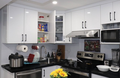 Mount Pleasant Apartment | Garden 2 Bedroom Apartment - Free Parking/Wifi/Laundry/Workstation