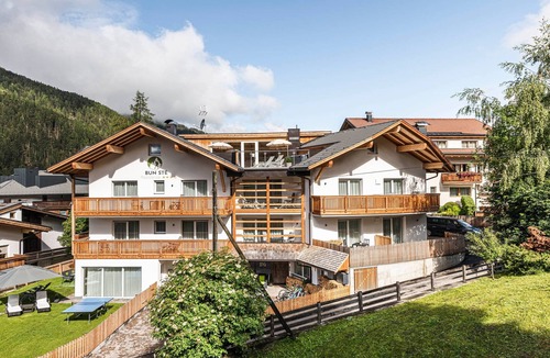 San Vigilio Apartment | Holiday Apartment "Dui Residenz Bun Sté" with Mountain View & Garden