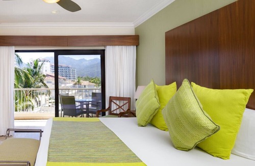 Puerto Vallarta Hotel | hotel suite in amazing Puerto Vallarta with AC, WiFi, fitness room