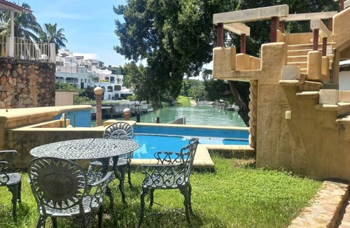 Tequesquitengo House | LakeHouse Teques Lakefront home with pool and jacuzzis