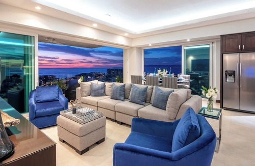 Romantic Zone Condo | Luxurious condo in the West Coast hills with views of the ocean and city life.
