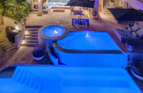 Conchas Chinas House | Luxury 5-7BR Villa, Full Staff, Saltwater Pool!