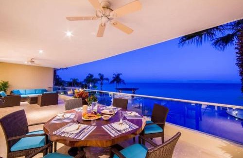 Emiliano Zapata House | Luxury Beachfront Condo Ocean View & Infinity Pool