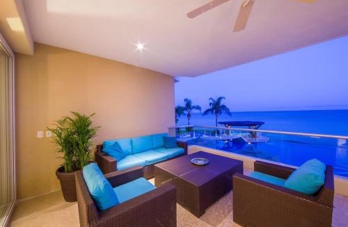 Emiliano Zapata House | Luxury Beachfront Condo Ocean View & Infinity Pool
