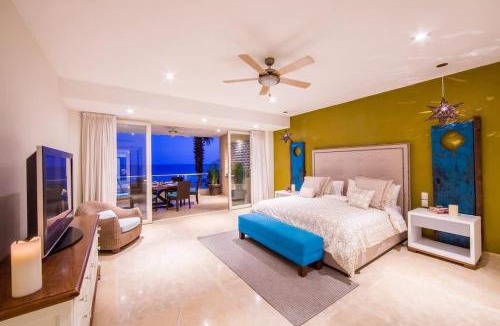 Emiliano Zapata House | Luxury Beachfront Condo Ocean View & Infinity Pool