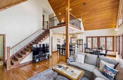 Scottsville House | Luxury Lake House w/DOCK, DIRECT LAKE ACCESS/Tennis/PICKLEBALL/Basketball Court