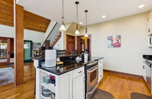 Scottsville House | Luxury Lake House w/DOCK, DIRECT LAKE ACCESS/Tennis/PICKLEBALL/Basketball Court