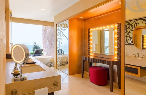South Shore Hotel Area Resort | Luxury room in a 5 star Hotel in Puerto Vallarta Beaches Mex.