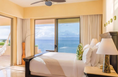 South Shore Hotel Area Resort | Luxury room in a 5 star Hotel in Puerto Vallarta Beaches Mex.