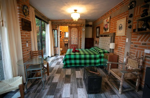 Cholula Apartment | Majikal BnB Martinlandia (Black Clay)