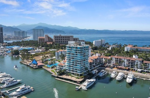 Marina Vallarta Apartment | Marina Vallarta with View and Pool