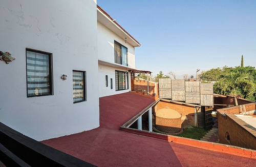 Santa Cruz Xoxocotlan House | MaryFer House