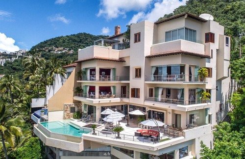 Conchas Chinas Villa | Modern and upscale Villa , amazing views , come to live your vacation dream