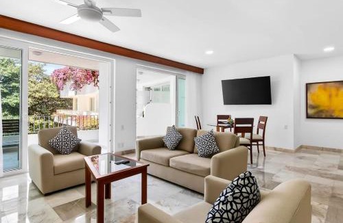 Conchas Chinas House | Modern hillside suite with balcony, city view, pools, gym & full kitchen