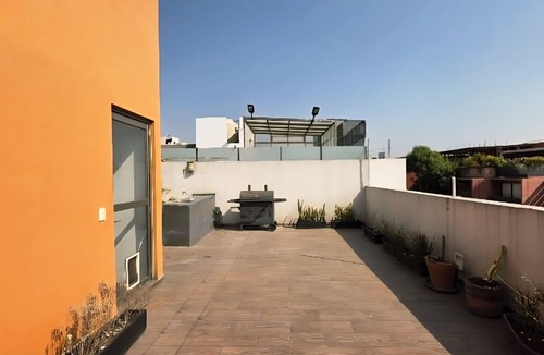 Narvarte Poniente House | Modern, luxurious and centrally located minimalist house near the WTC